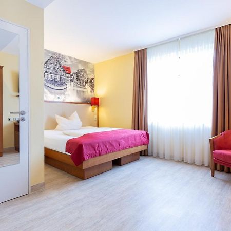 Hotel Am Schillerpark Esslingen am Neckar Exterior photo