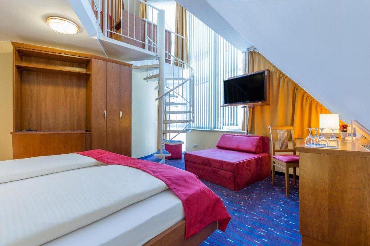 Hotel Am Schillerpark Esslingen am Neckar Exterior photo