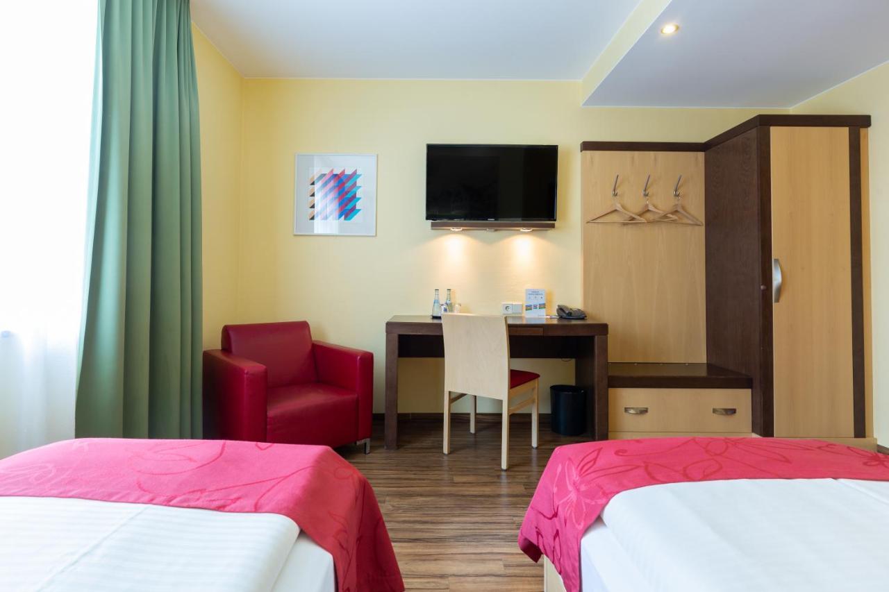 Hotel Am Schillerpark Esslingen am Neckar Exterior photo