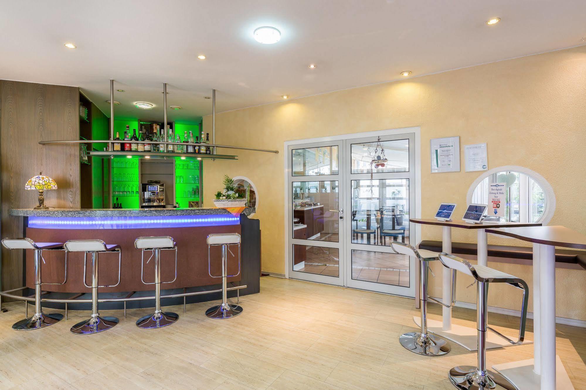 Hotel Am Schillerpark Esslingen am Neckar Exterior photo