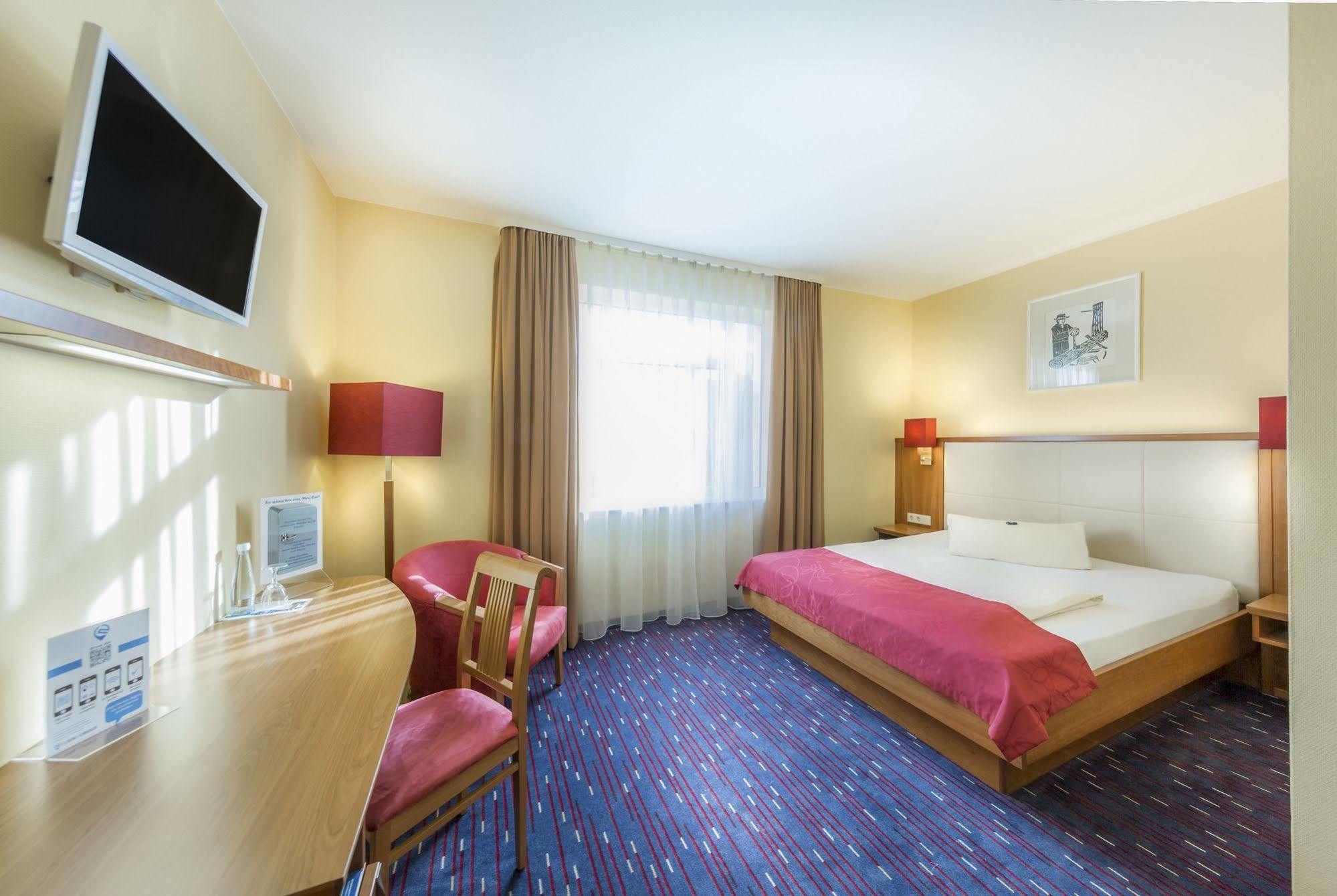 Hotel Am Schillerpark Esslingen am Neckar Exterior photo