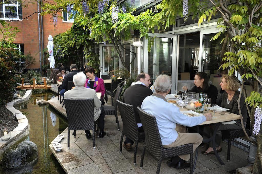 Hotel Am Schillerpark Esslingen am Neckar Exterior photo
